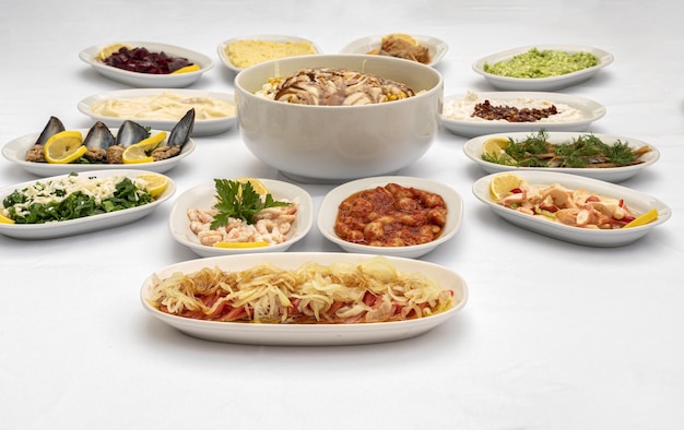 Zestaw potraw prezentowanych obok siebie